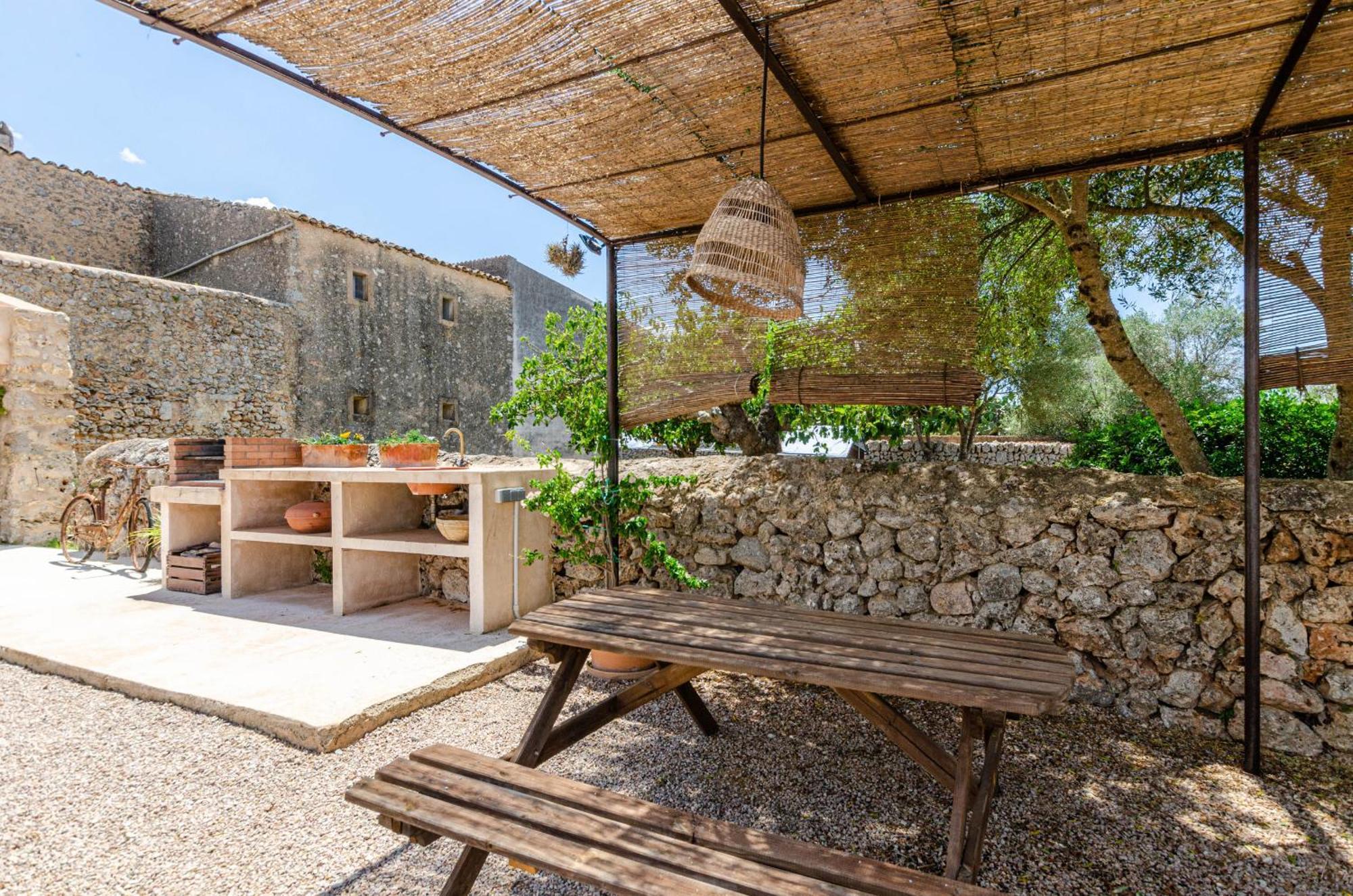 Cal Tio 1 Yourhouse Farm stay